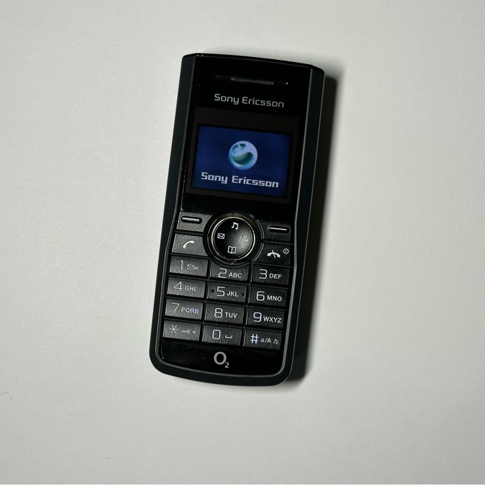 Black Cell Phone - Classic Feature Phone